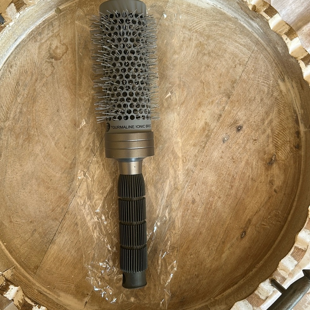 T3 Ionic round brush. New.